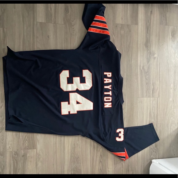 Vintage classic NBA/NFL jerseys - Picture 8 of 12